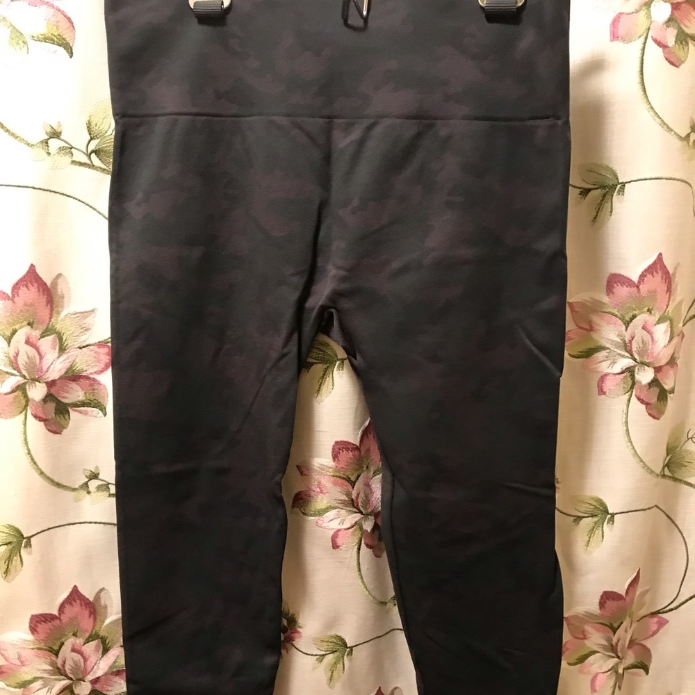 Maurice’s camo legging